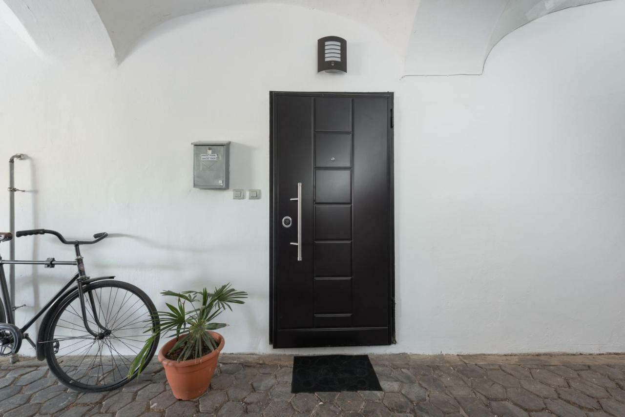 Royal Vega Apartment Любляна Экстерьер фото